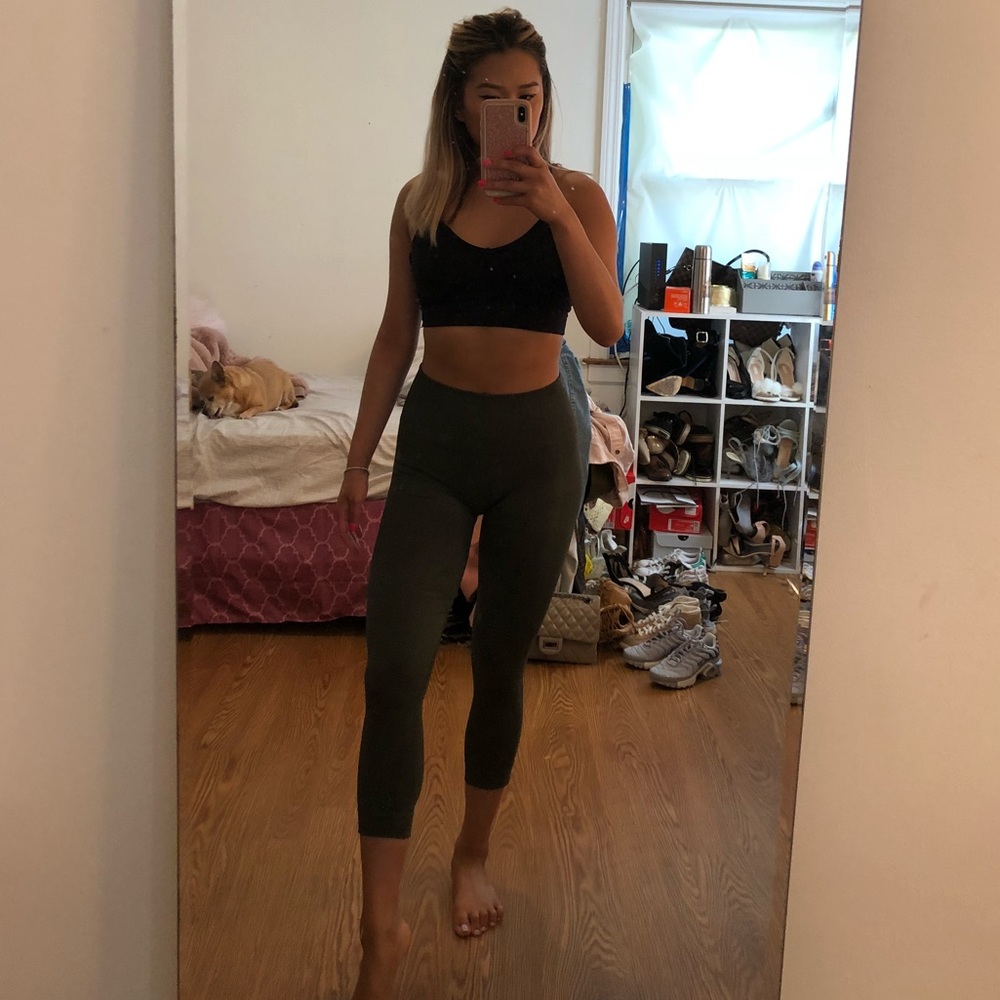 🚫SOLD🚫 Olive Green Lululemon Cropped Seamless